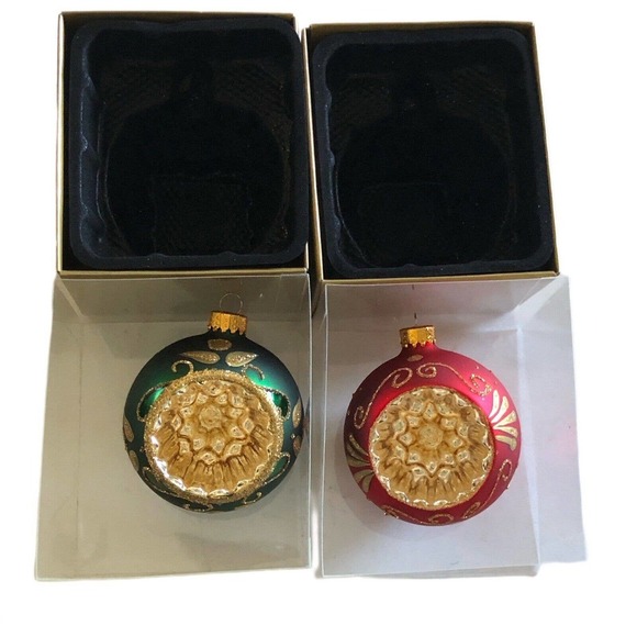 2 Unique Treasures Collection Limited Series Red Green Glass Indent Ornament - Picture 2 of 12